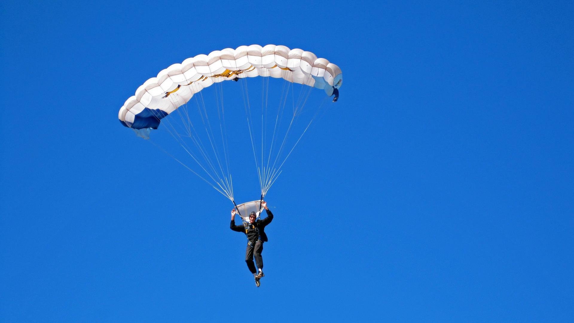 全国中学生足球联赛总决赛开球 校园足球人才涌现令人期待，全国中学生足球锦标赛